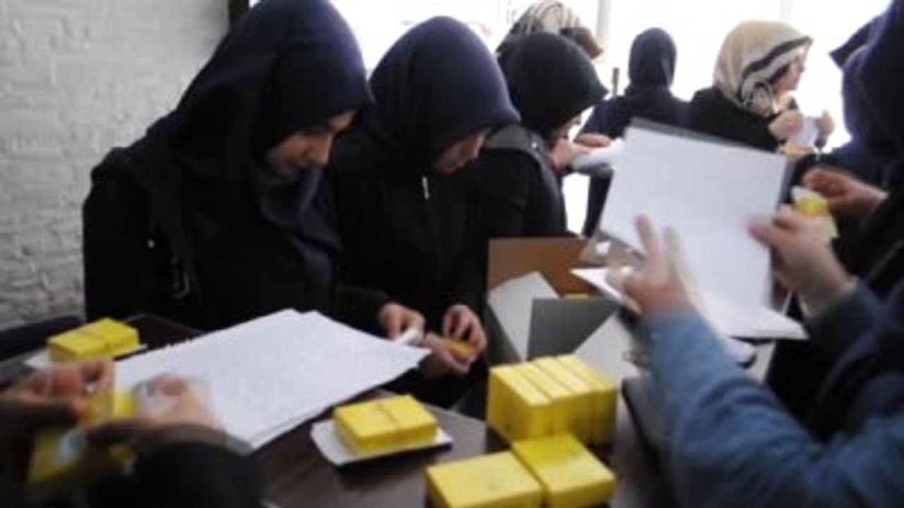 Öğrencilerden Asker ve Polise Moral Mektupları