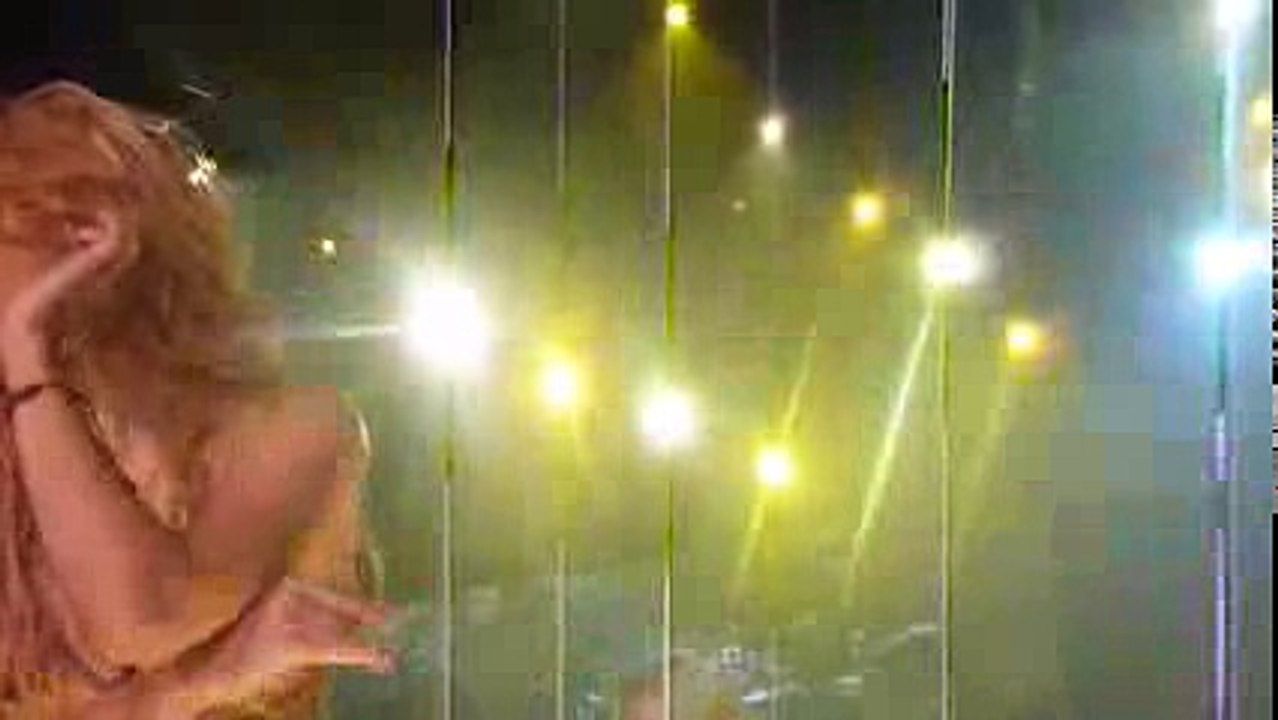 Shakira - Belly Dance, Ojos Asi (Antwerp, Sportpaleis - The Sun Comes Out Tour - Front Row HD)