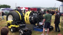 Tractorpulling Bernay 2011 : Herby Startup 18 cylinder engine