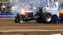 Tractorpulling Bernay 2011 : Black Gold Destroys Engine