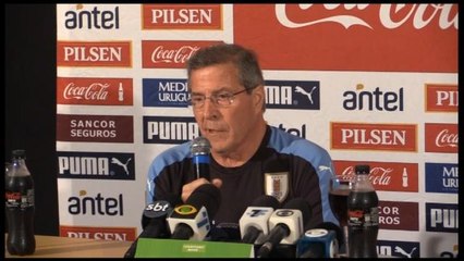 Tabárez asegura que Luis Suárez está "más maduro" y mejor en la definición