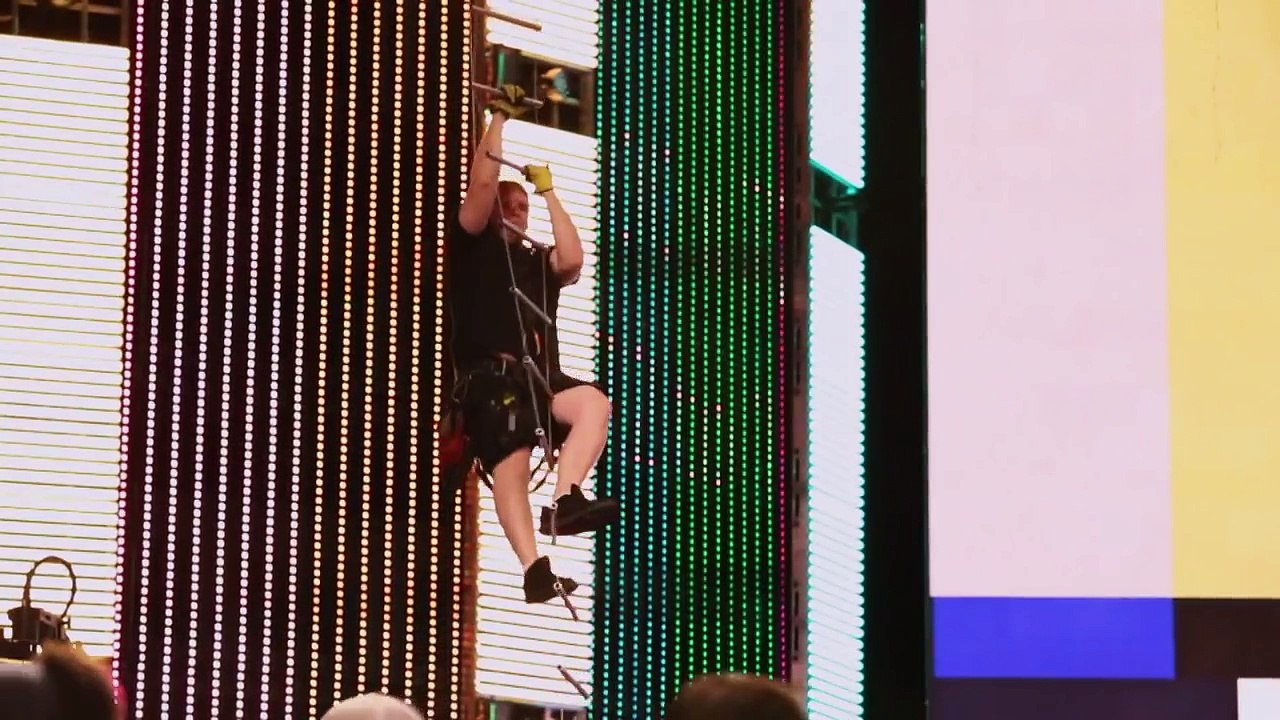 Natalya tells The Bellas about her upcoming family photo shoot: Total Divas Bonus Clip, Mar 17, 201
