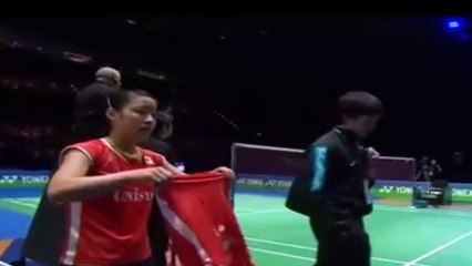 Nozomi Okuhara Change Her Sport Cloth in Badminton Field