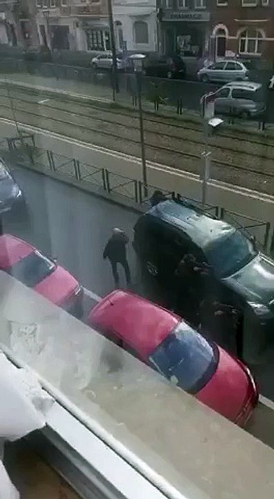 Schaarbeekin ortasında canlı çatışma....Allahım sen koru bizleri