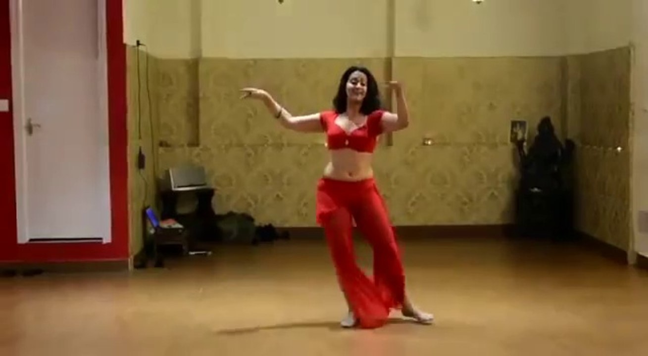 Belly dancing on indian Love song