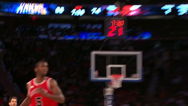 Jose Calderon Hits Derrick Williams with a Three-Quarter Court Alley-Oop