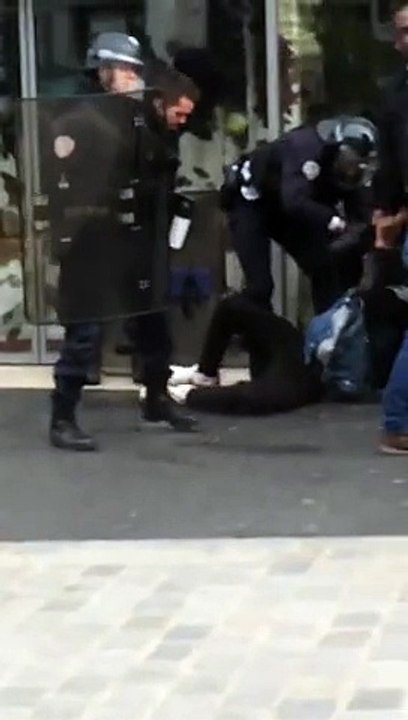 Un lycéen de 15 ans frappé par des CRS pendant la manifestation contre la Loi Travail CHOC