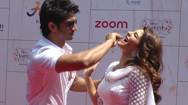 Hot Jacqueline Fernandez & Sushant Singh Rajput Play Holi | Zoom Holi Party 2016