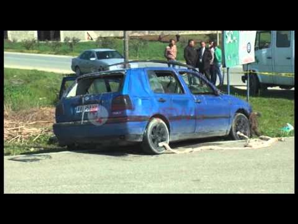 Kavajë, dy djem e një vajzë vdesin në aksident, makina doli nga rruga ra në kanal