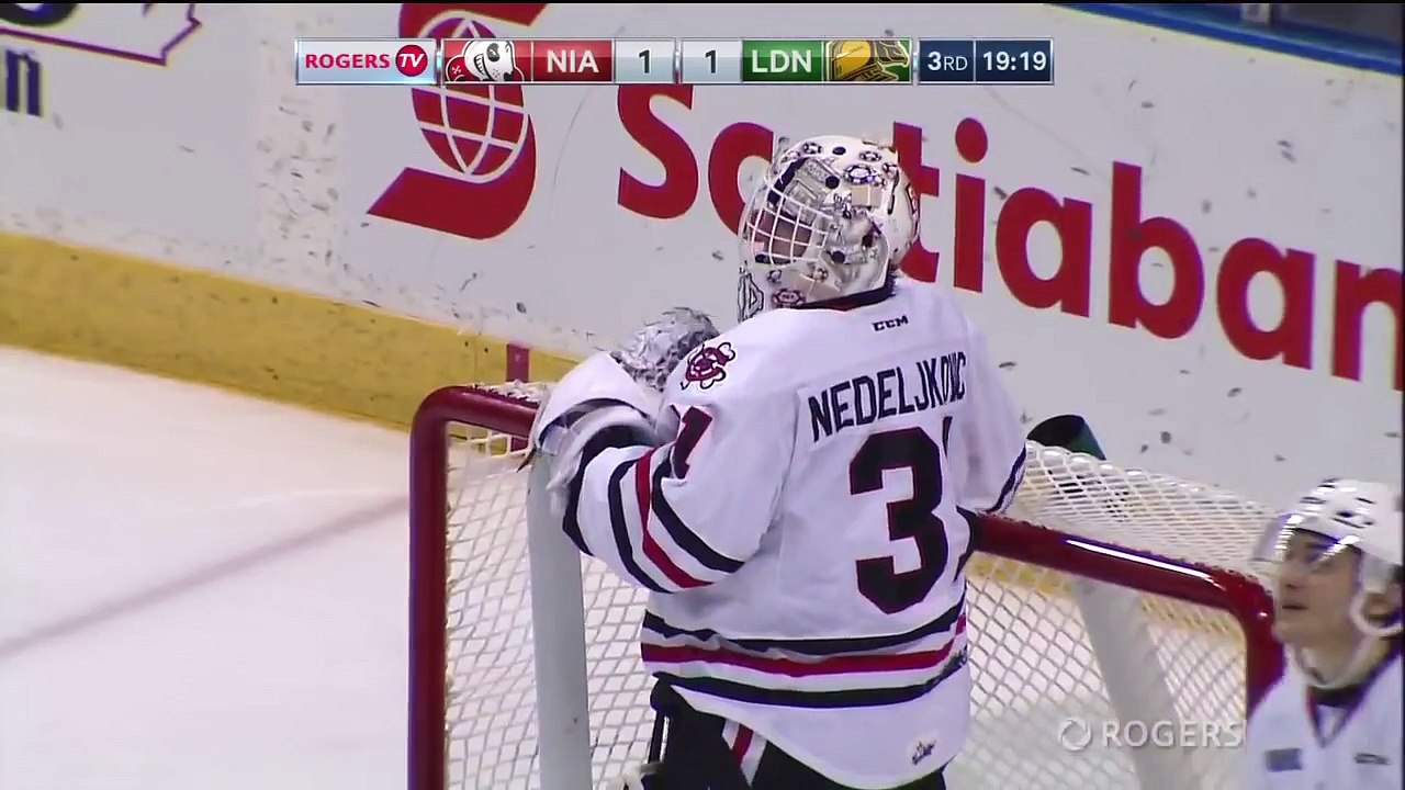 Un but de fou au hockey sur glace par Mitch Marner