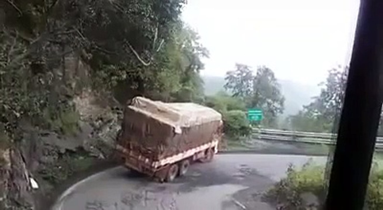 Truck Driver foolish drive Live Accident in Sabarimalai Kumuli Road at India