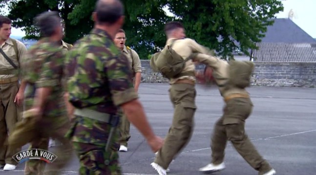 Gros clash entre les recrues de Garde à vous ! - Zapping People BEST OF : CLASH du 28/03/201