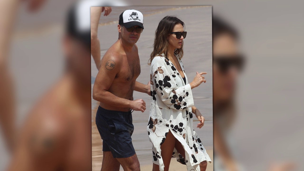 Jessica Alba und ihr Ehemann im Urlaub
