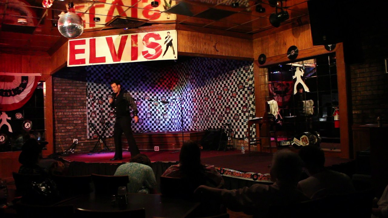 Franz Goovaerts sings 'Suspicious Minds' Elvis Week 2015