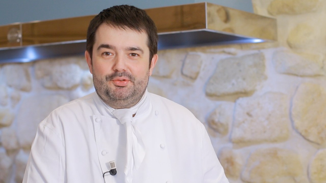 Les recettes inratables de Jean-François Piège: le gigot d'agneau en croûte d'herbes