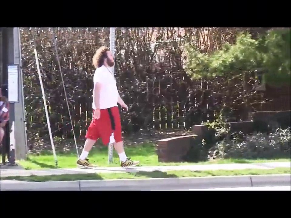 Piéger des voleurs de smartphone en les électrocutant. Caméra cachée énorme