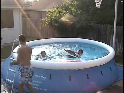 Ce papa crée une piscine à vague pour ses enfants - Wave Pool