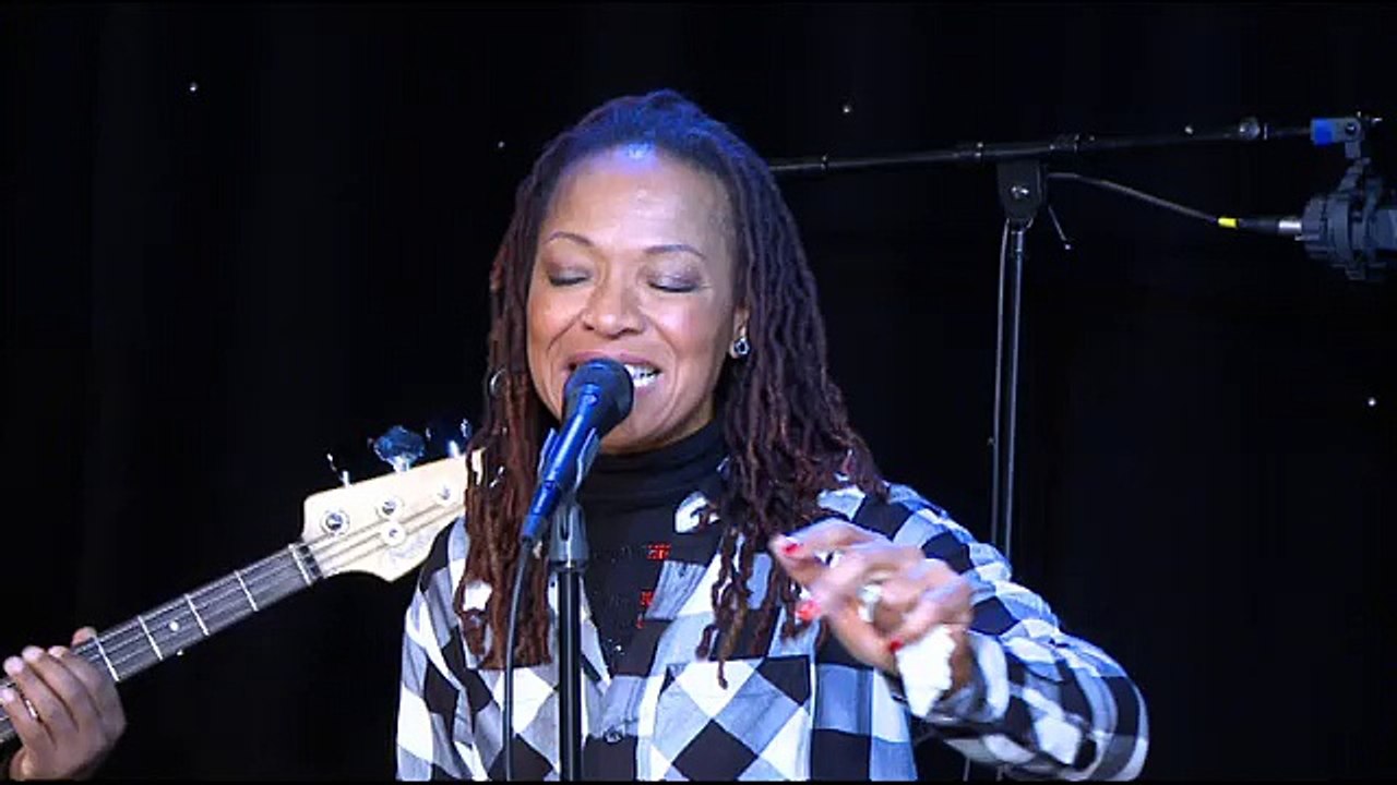 Lisa Simone reprend "Work Song" de Nina Simone