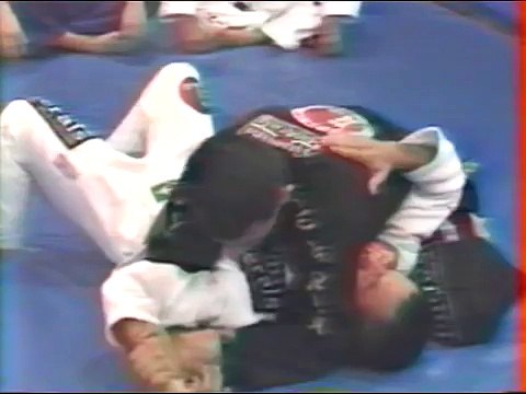 Ricardo De La Riva - Brazilian Jiu Jitsu tecniques 60