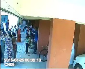 Pune Angry Man Beats Neighbour With BIG STONE Pune Attack CCTV Footage Exclusive Video