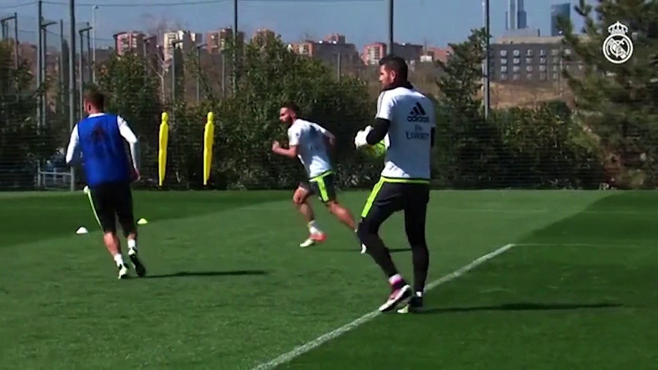 *Zinedine Zidane* fait admirer sa technique et sa vista/ HD/