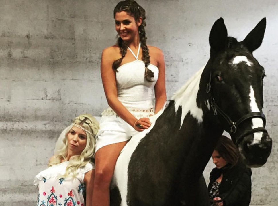 Exclu Vidéo : Jessica (Les Marseillais) et Coralie (Les Anges 8) découvrez leur shooting photo bientôt sur Public.fr