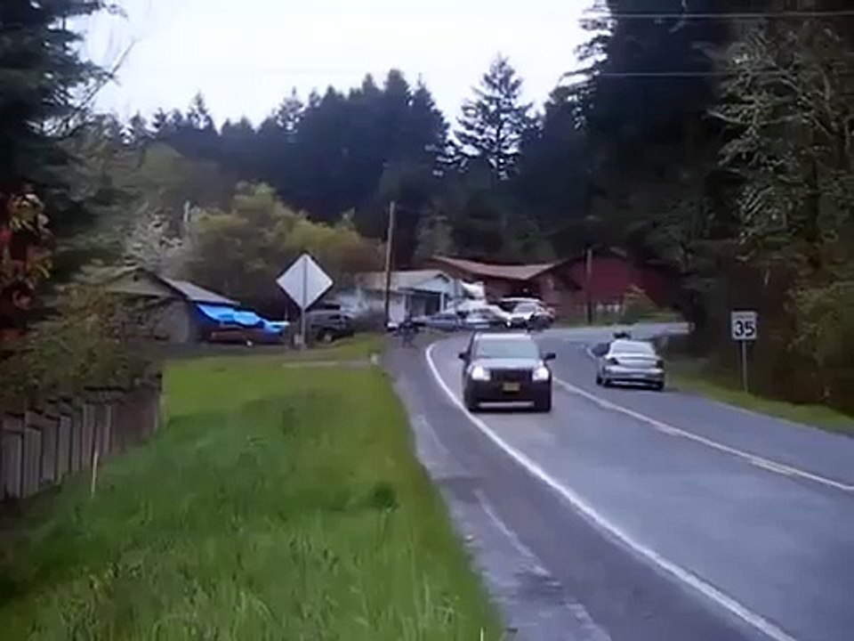 Mauvaise idée descendre une pente à 65 km/h en fauteuil roulant