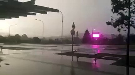 Huge bolt of lighting strike Brisbane austraila