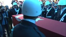 İzmir Şehit Polis Cemil Koç'un Cenazesi Bergama'da Son Yolculuğuna Uğurlanıyor-1
