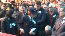 İzmir Şehit Polis Cemil Koç'un Cenazesi Bergama'da Son Yolculuğuna Uğurlandı-2