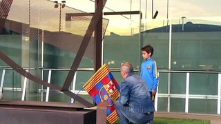 Spain Football fans lay flowers at Johan Cruyff statue in Barcelona Sportswire