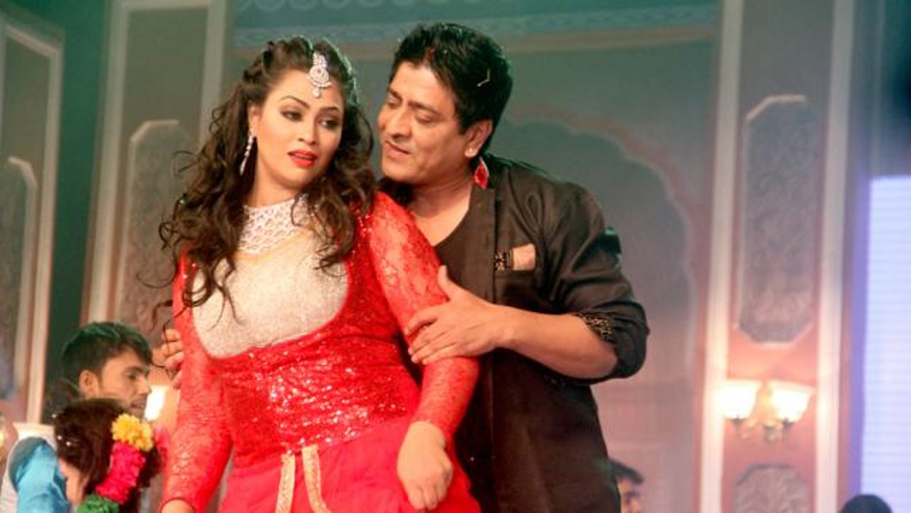 এই হৃদয়ের সাদা কাগজে - মান্না, মৌসুমী