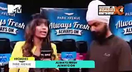 Gujrati sikh boy gatka