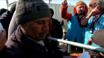 Greece steps up efforts to evacuate border camp