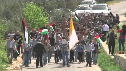 Besimtarët ndjekin rrugën e udhëtimit të fundit të Krishtit - Top Channel Albania - News - Lajme