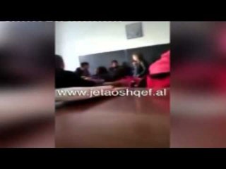 Dibër, ndalohet mësuesja pas publikimit të videos, akuzohet se gjuajti nxënësin me litar- Ora News