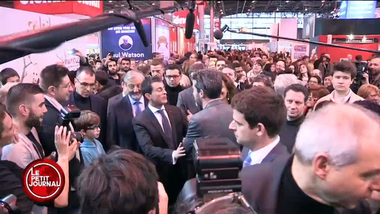 valls au salon du livre; la loi ta connerie on en veut pas!  ben vous l aurez quand même!