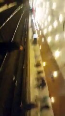 Voyageurs en gare de Monaco sur les rails