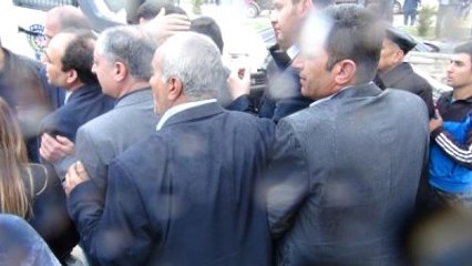 Demirtaş'tan Davutoğlu'na: Bosna Kasabı Ceza Aldıysa, Seninde Hesap Vermen İçin Elimizden Geleni...