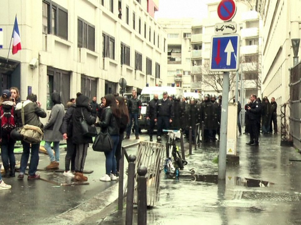 Lycéen frappé par un policier: des jeunes s'en prennent à deux commissariats parisiens (2)