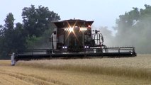 Gleaner S78 Harvesting Wheat