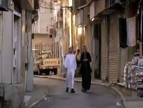 جب نماز کا وقت ہوا اور ہر طرف سے اذان کی آواز انے لگی تو بی بی سی کی یہ رپورٹر اپنے ہوش کھو بیٹھی . انکھو میں آنسو اور سمجھ نہ اے کہ بولے کیا. واقعی اسلام بہت خوبصورت ہے