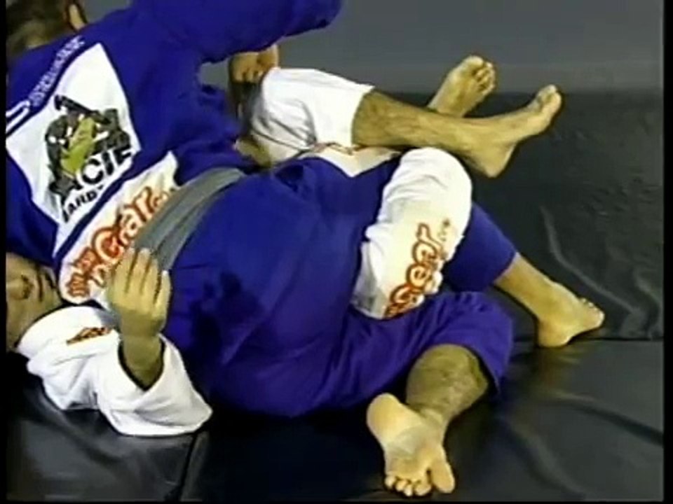 Roberto Correa (Gordo) - Jiu Jitsu Half Guard vol 1 full 47
