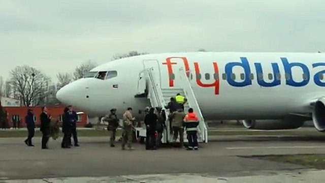 СБУ обнародовало видео спецоперации задержания минера самолета авиарейса Дубай-Киев