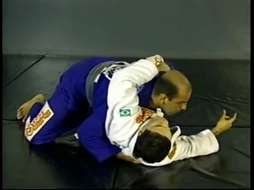 Roberto Correa (Gordo) - Jiu Jitsu Half Guard v...