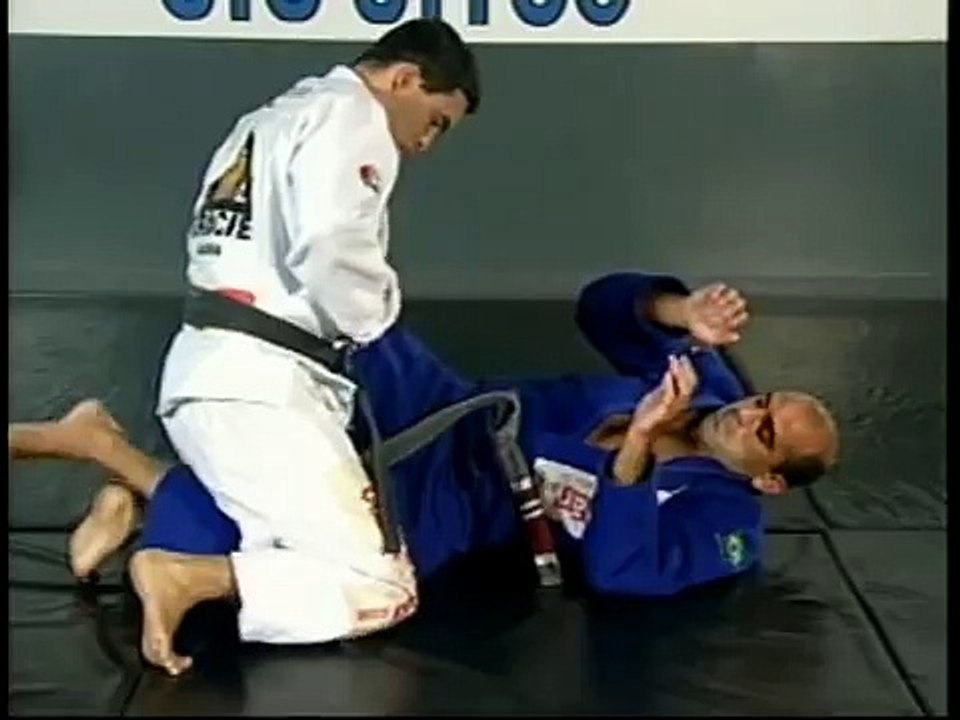 Roberto Correa (Gordo) - Jiu Jitsu Half Guard v...