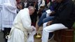 'We Want to Live in Peace'  Pope Francis Washes Feet of Refugees - Newsy
