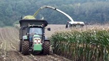 Mais Hakselen 2010 : Loonbedrijf Snijders/Cerfontaine met Deutz Agrotron en 3 assige kippe