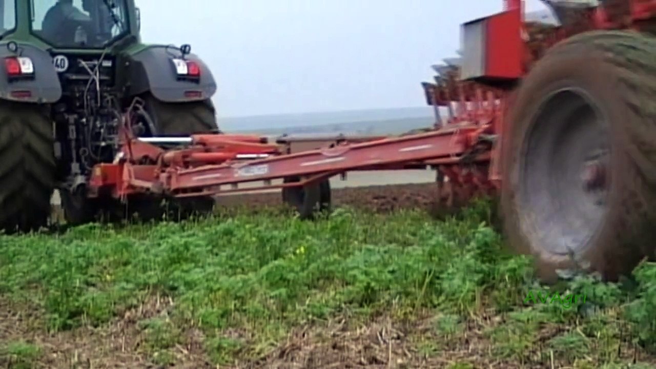 Labour 2009 avec un FENDT 930 et une charrue 12 fers KUHN