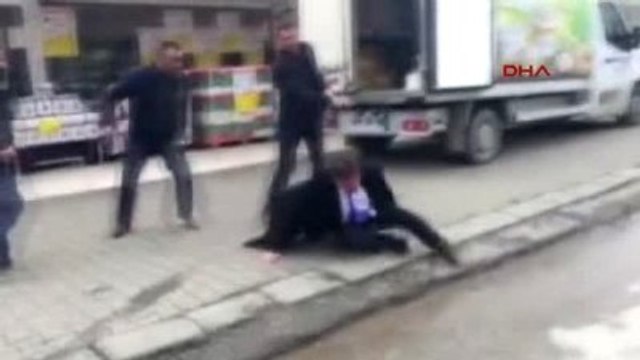 Düzce CHP İl Başkanı'nı Sokak Ortasında Dövdüler